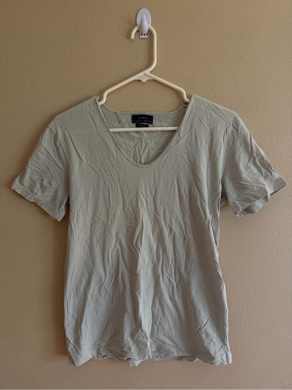 Zara Women’s Short Sleeve Scoop Neck Tee in Pale Gray